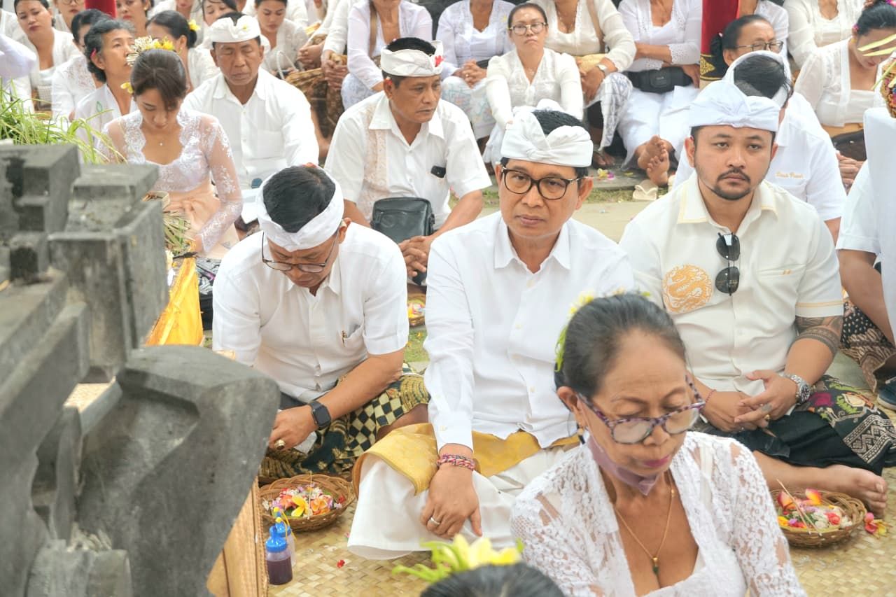 podiumnews.com-Bupati Badung Hadiri Karya Mamungkah Ngenteg Linggih di Pura Bangbang Beji